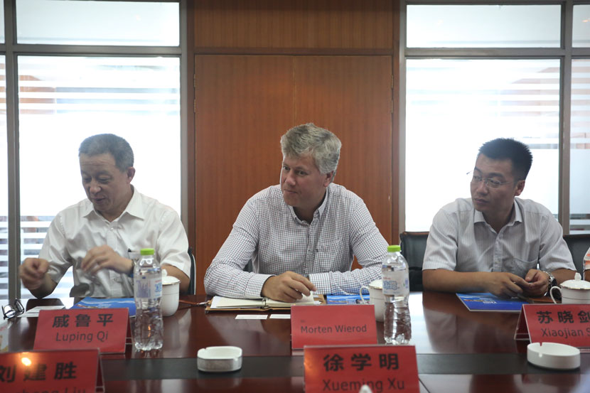 舌头伸进去添的我好爽