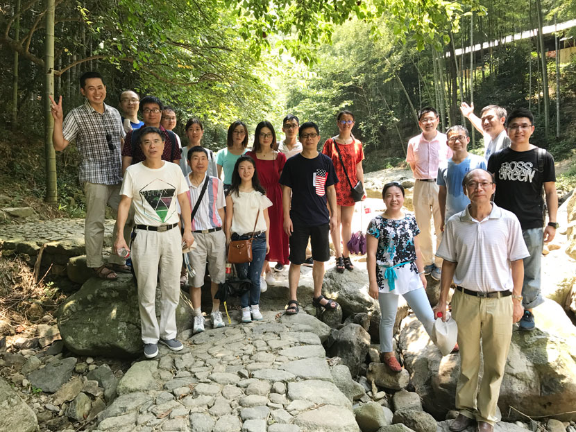 舌头伸进去添的我好爽