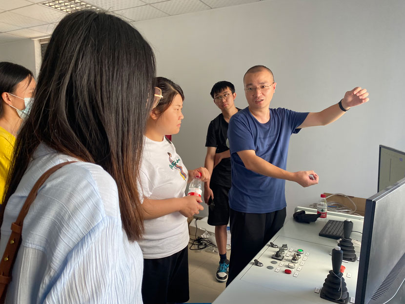 舌头伸进去添的我好爽