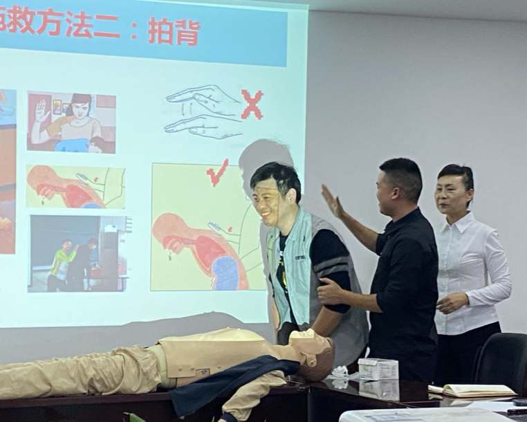 舌头伸进去添的我好爽