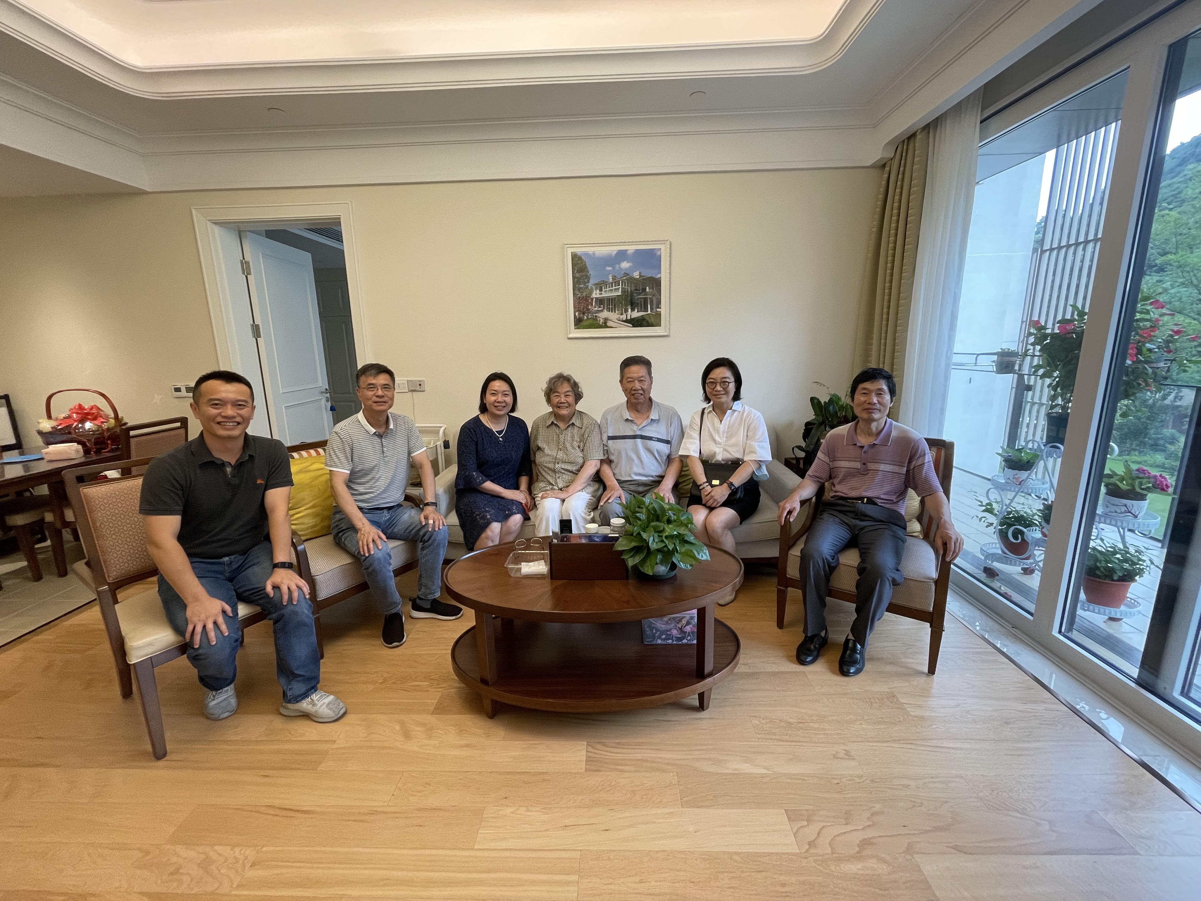 舌头伸进去添的我好爽