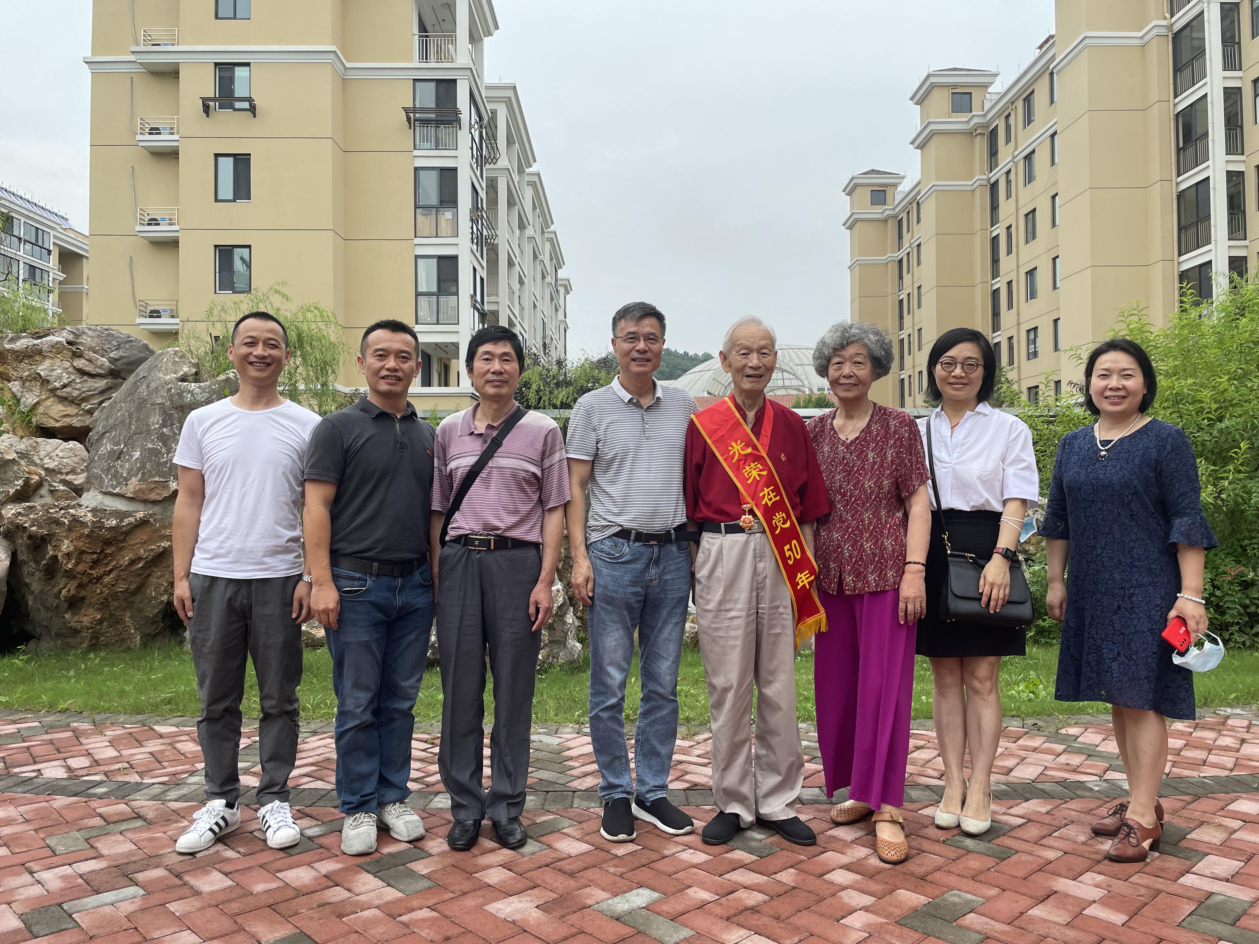 舌头伸进去添的我好爽