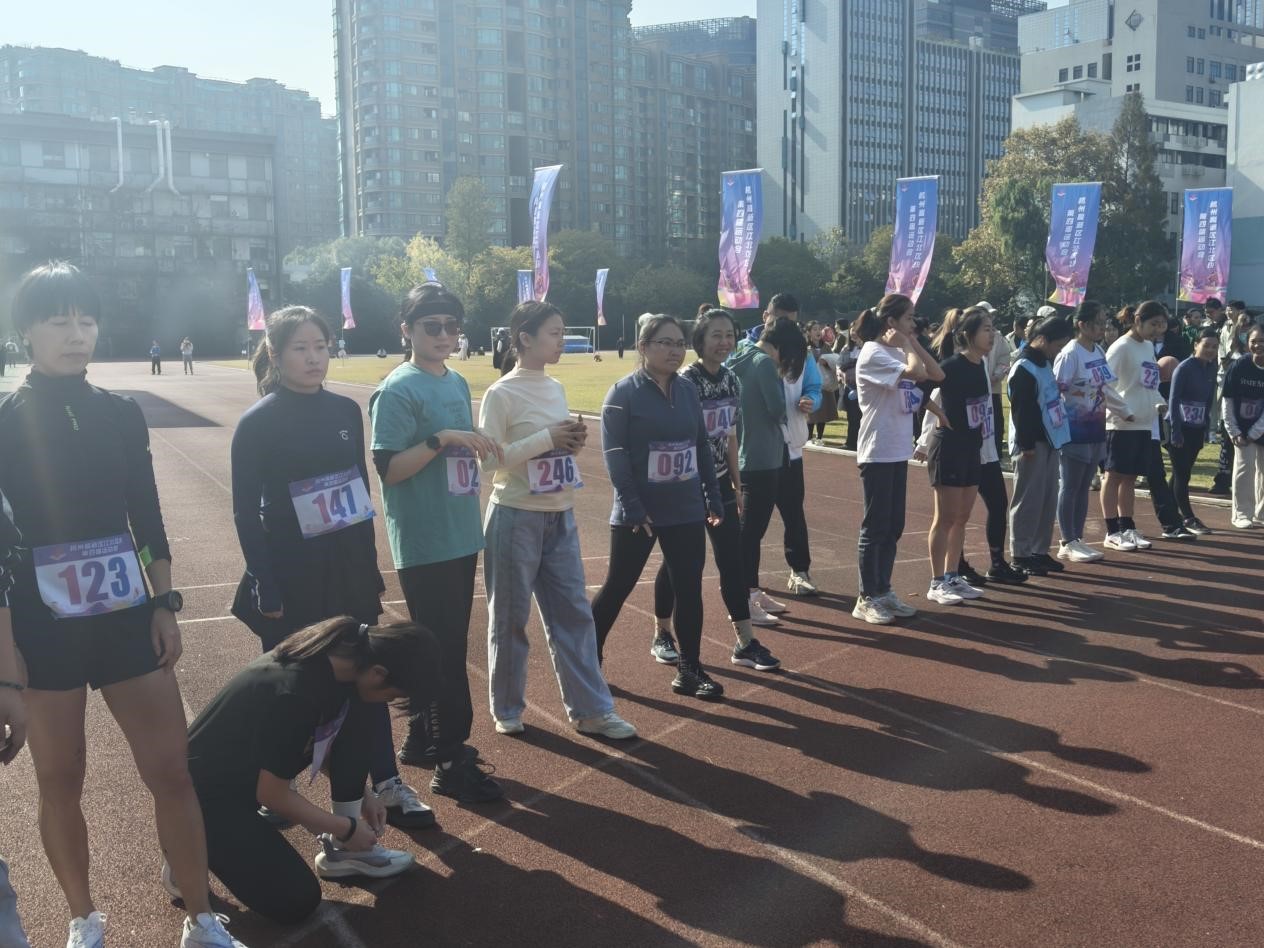 舌头伸进去添的我好爽