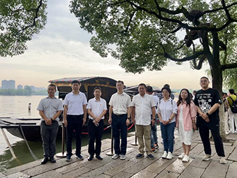 舌头伸进去添的我好爽