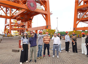 舌头伸进去添的我好爽