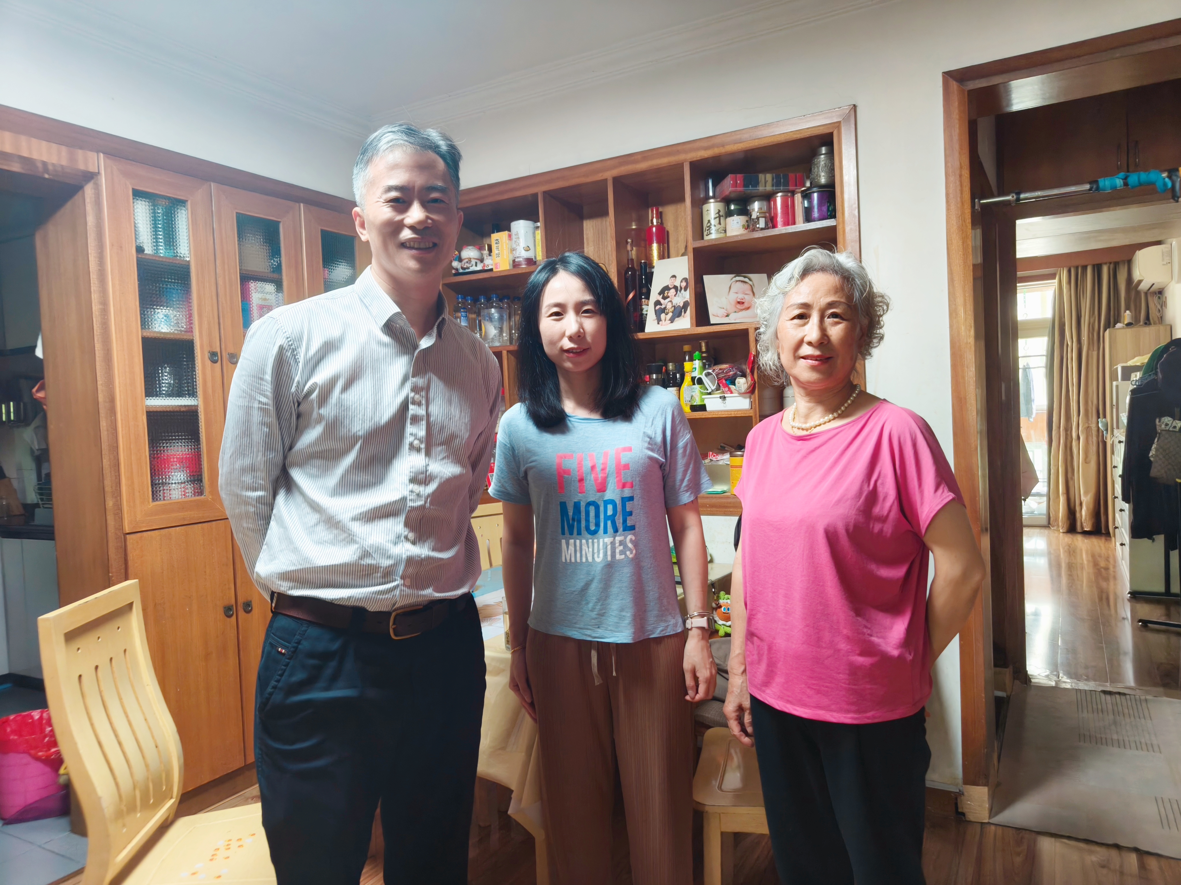 舌头伸进去添的我好爽