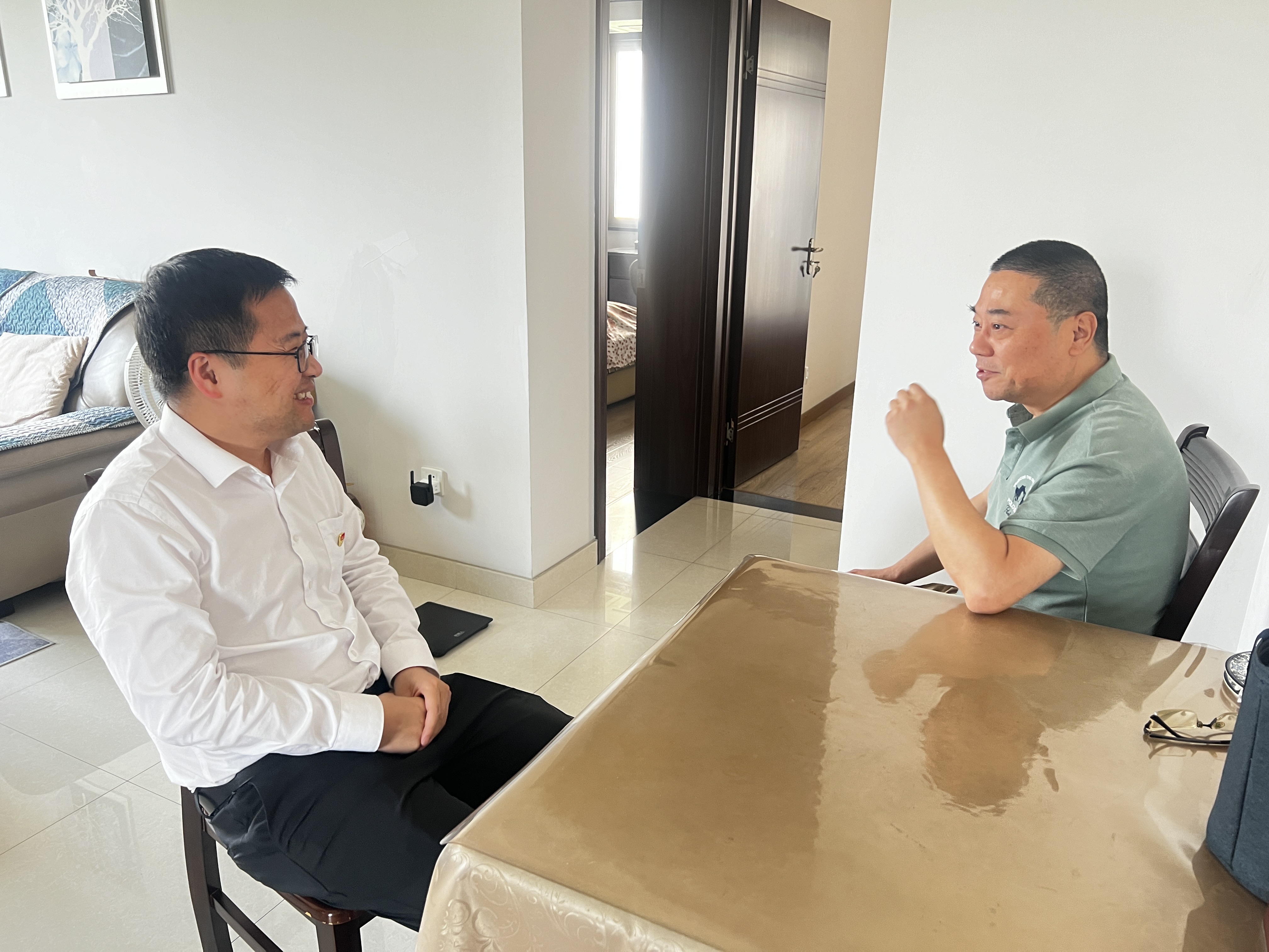 舌头伸进去添的我好爽