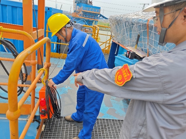 舌头伸进去添的我好爽