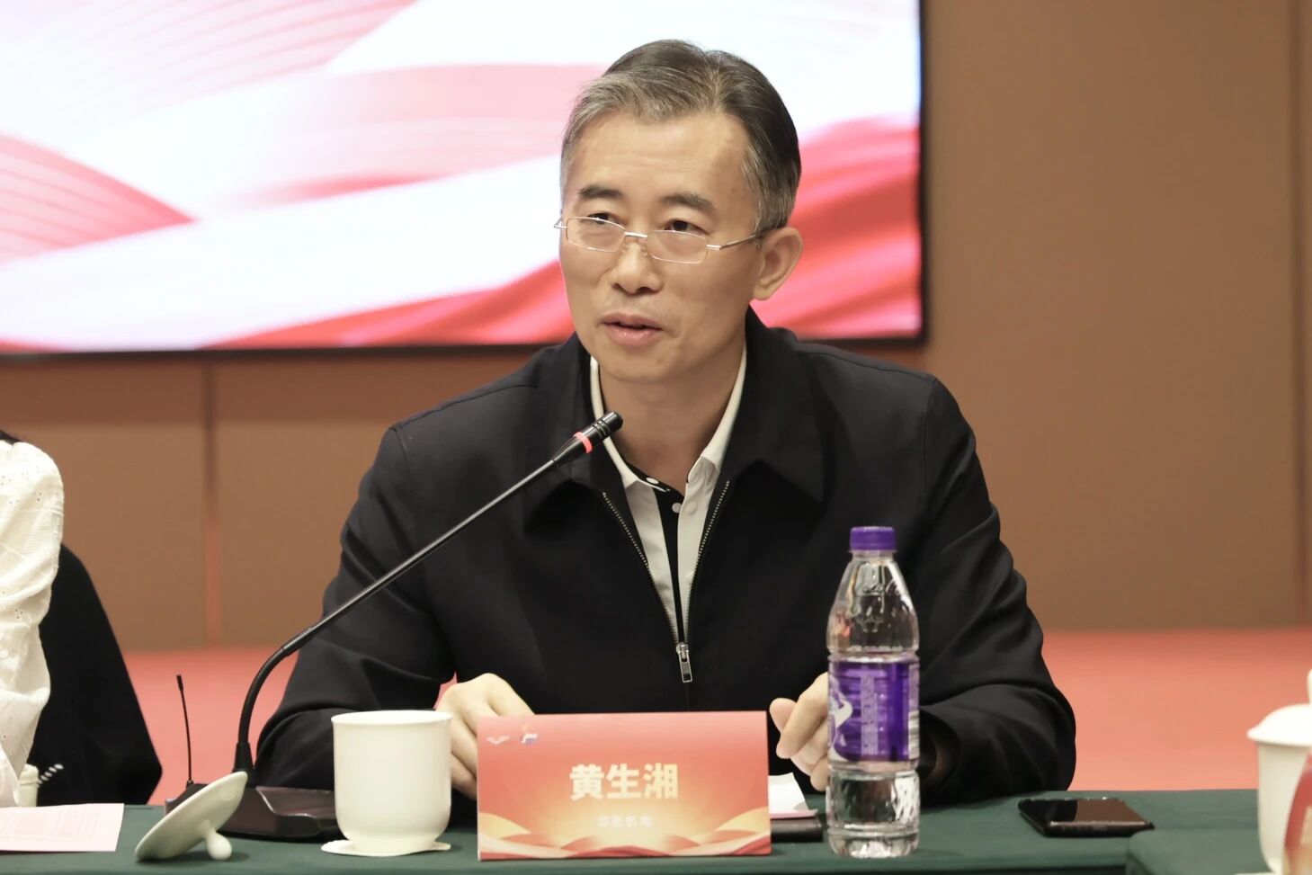 舌头伸进去添的我好爽